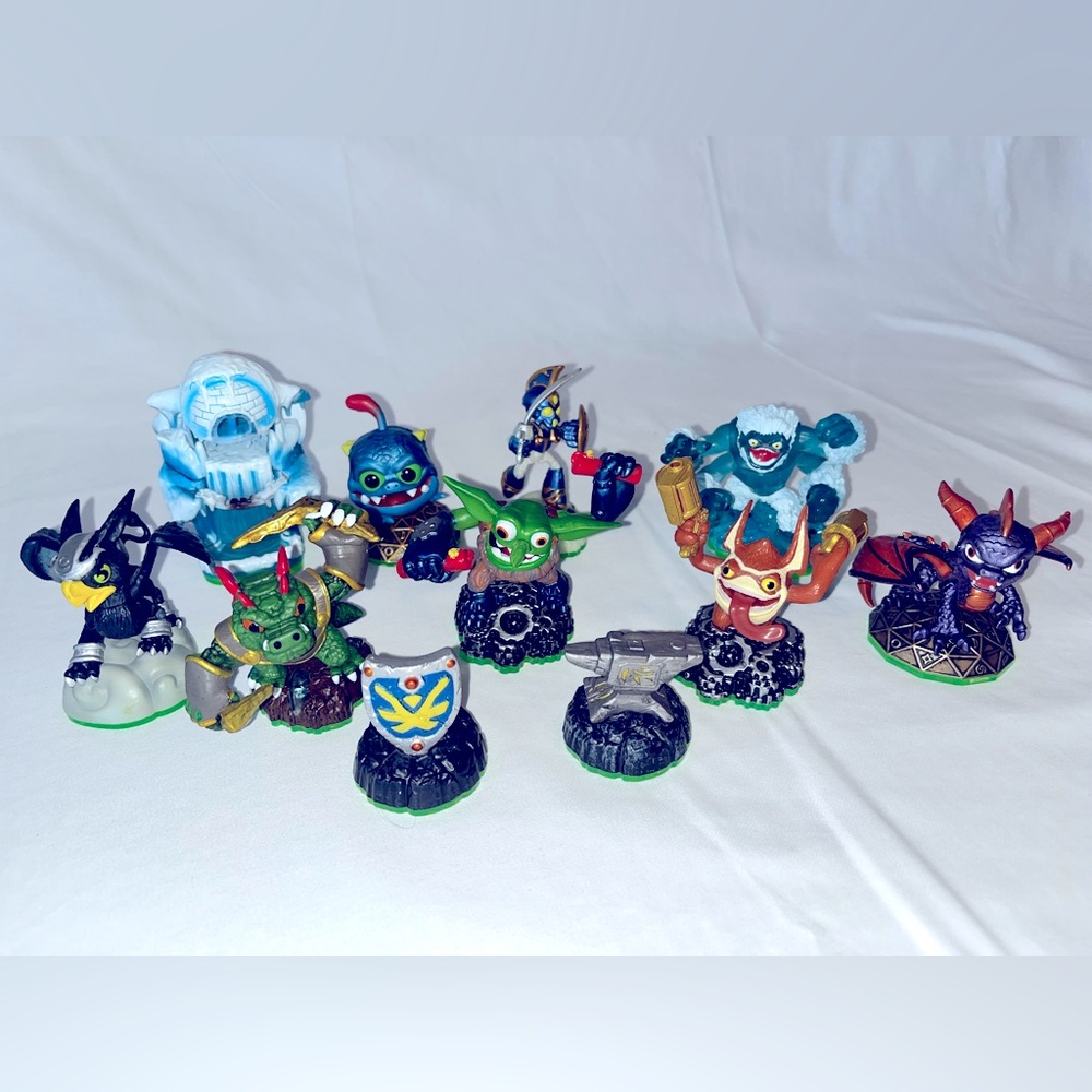 Activision Skylander Spyro’s Adventure Characters Bundle of 11 characters, 2011
